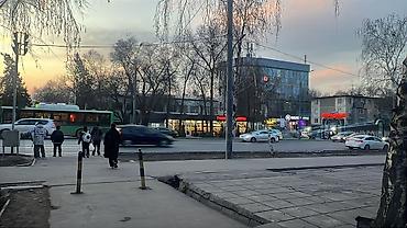 трех комнатную квартиру 8мкр: 2 комнаты, 50 м², 8 мкр Индивидуалка, 5 этаж, Свежий ремонт — 2
