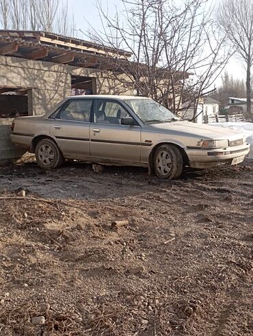 Toyota: Toyota Camry: 1988 г., 0.2 л, Механика, Бензин, Седан