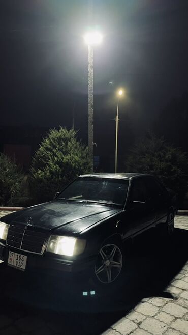 продаю связи с переездом: Mercedes-Benz W124: 1993 г., 2 л, Механика, Бензин, Седан