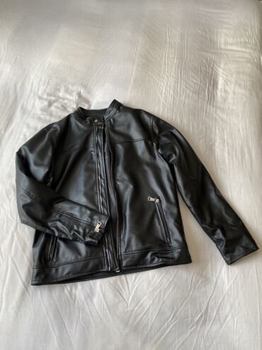 Костюмы: Qara rəngli süni dəri gödəkçə - Minimalist motosiklet üslubunda
