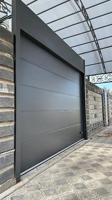 Секционные ворота: Сендвич панели, Автоматические, Alutech, Для гаража, Для частного дома, Для контейнера, Бронированные, Оптом, Новый, Бесплатная установка — 3