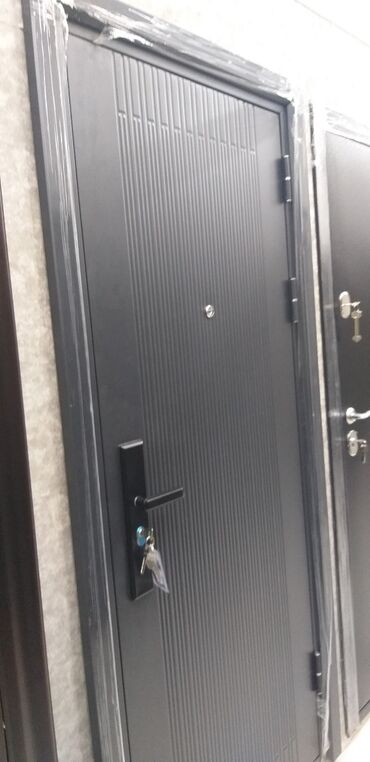 Входные двери: Входная дверь, Металл, Левостороний механизм, цвет - Серый