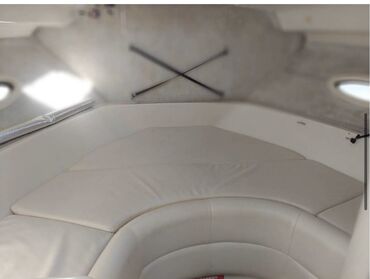 Водный транспорт: Моторная яхта-кабриолет (круизер) с закрытой рубкой и носовой палубой — 6