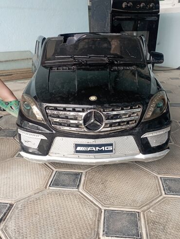Uşaq üçün elektrik maşınları: Qara rəngli Mercedes-Benz AMG stilində olan uşaq elektrik avtomobili