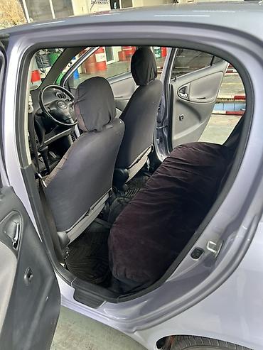 Toyota: Toyota Vitz: 2003 г., 1.3 л, Автомат, Бензин, Хэтчбэк — 3