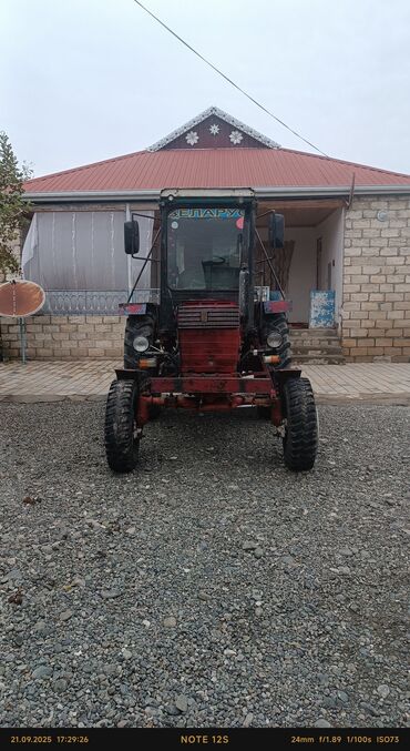 Süd sağan aparatlar: Belarus MTZ tipli təkərli traktor - Ön: dar (sıralararası) təkərli