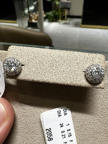 золотые серьги с бриллиантами фото: Серьги-пусеты с бриллиантами, белое золото - Центральные бриллианты — 3