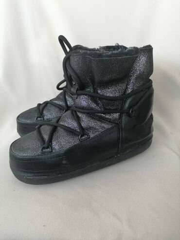 dve suknje po: Ankle boots, 40