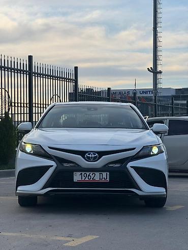Toyota: Toyota Camry: 2022 г., 2.5 л, Вариатор, Гибрид, Седан — 1