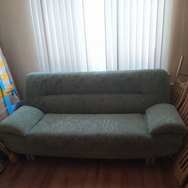мягкая мебель диван и два кресла: Прямой диван, цвет - Голубой, Б/у