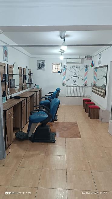 divar ref: Bərbərxana üçün 2 BƏRBƏR lazımdır. Salon 7mkr, Tayqa marketin — 4