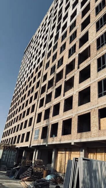 продажа офиса в бизнес центре: Продаю Магазин В жилом доме, 100 м², ПСО (под самоотделку), 1 этаж