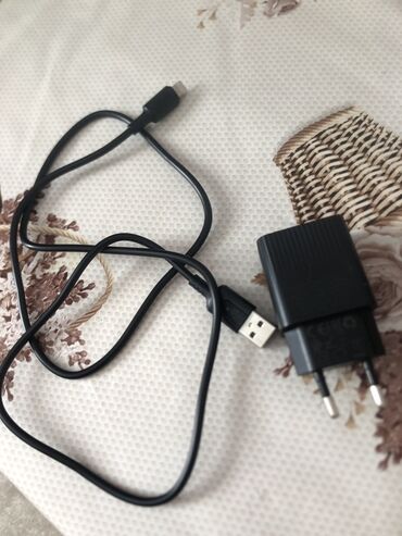 Apple iPhone: IPhone 8, Б/у, 256 ГБ, Белый, Зарядное устройство, Чехол, 68 % — 8