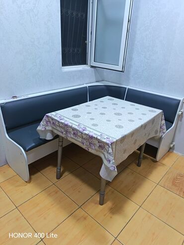 Комплекты столов и стульев: Для кухни, Нераскладной, Угловой стол
