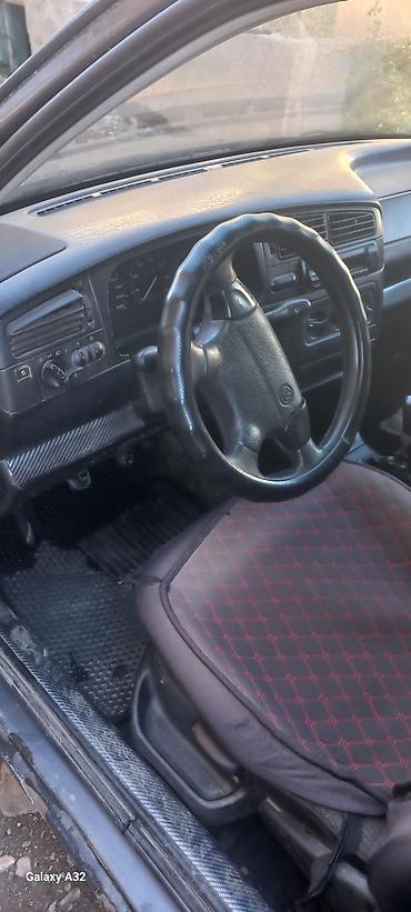 Продажа авто: Volkswagen Vento: 1995 г., 1.8 л, Механика, Бензин, Седан — 8