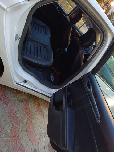 Ford: Ford Fusion sedan – ağ rəng, zərif və dinamik dizayn. Xüsusiyyətlər -da lalafo.az — 16 Ford: Ford Fusion sedan – ağ rəng, zərif və dinamik dizayn. Xüsusiyyətlər — 16