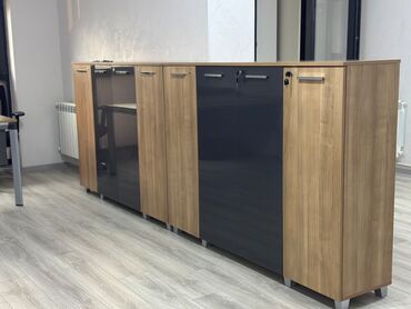 Ofis dəst mebeli: Çox təcili satılır.Ofis mebeli hamısı bir yerdə 600 azn. Laminat deyil — 7