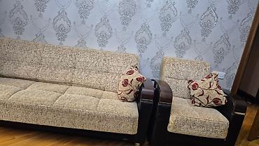 Divan və kreslo dəstləri: İşlənmiş divan və 2 kreslo dəsti satılır. Köçlə əlaqədar satılır. Dəst — 2