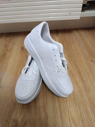 женские беговые кроссовки adidas: Adidas, Размер: 39, цвет - Белый, Новый