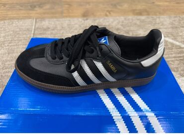ремонт брендовых очков: Классические кроссовки Adidas Samba, доступные в двух расцветках