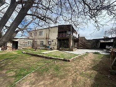 sekide: Buzovna yolunun kənarında,Polis akademiyasının yanında yerləşən həyət — 8