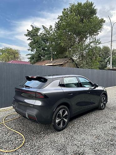 hongqi ehs9: Changan Qiyuan Q05: 2026 г., Электромобиль, Кроссовер — 4