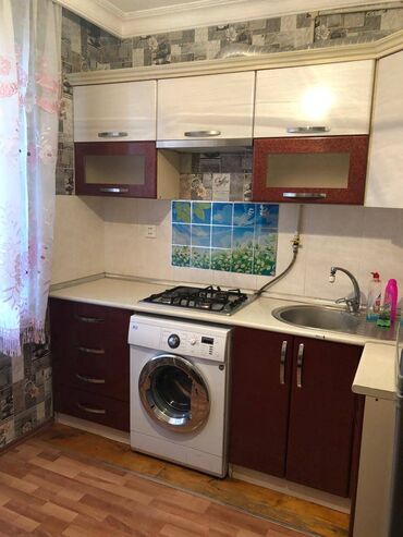 Uzunmüddətli kirayə mənzillər: Xətai rayonu Həzi Aslanov metrosunun yaxınlığında, 9 mertebeli binanın — 7