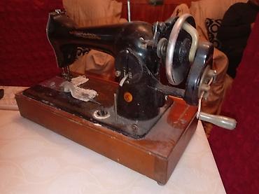 köhnə mebel satışı: Mexaniki tikiş maşını – retro model. - Korpus: tökmə metal, qara lak — 1