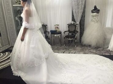 Свадебные платья: Сдаю в аренду или продаю! Свадебное платье со шлейфом Покупала за