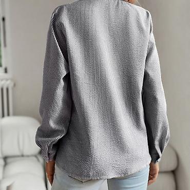 Bluze: Ženska bluza sa volanima i dugmadima - Model: elegantna košulja/bluza — 19