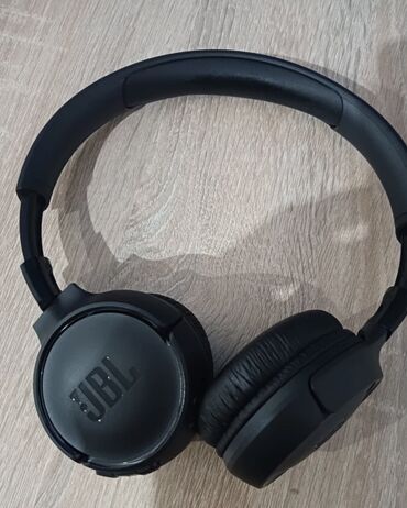 Наушники: JBL Tune 520BT