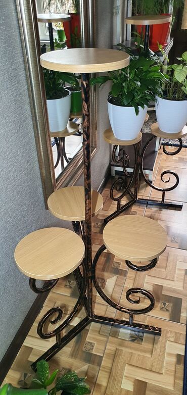 Декоративные цветы: Гүл койгучтар сатылат.биринчи ярус 52см,экинчи ярус 1м05см. баасы — 3