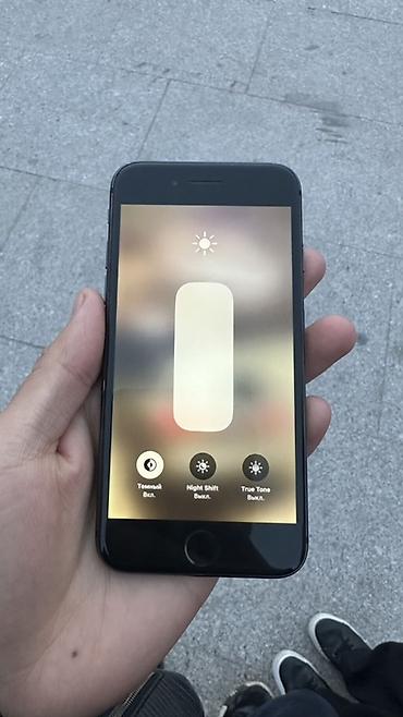 aplle 8: Продаётся iPhone в чёрном цвете с кнопкой Home и Touch ID. Смартфон — 1