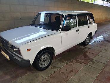 nomre qablari: Lada 2104, ağ rəngli universal kuzov Texniki xüsusiyyətlər: - Kuzov — 7