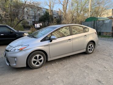 Toyota Prius: 2013 г., 1.8 л, Автомат, Гибрид, Седан