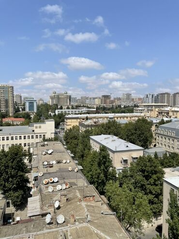Mənzil alıram: Bakının mərkəzində, hündür mərtəbədə yerləşən bu mənzil şəhərin geniş