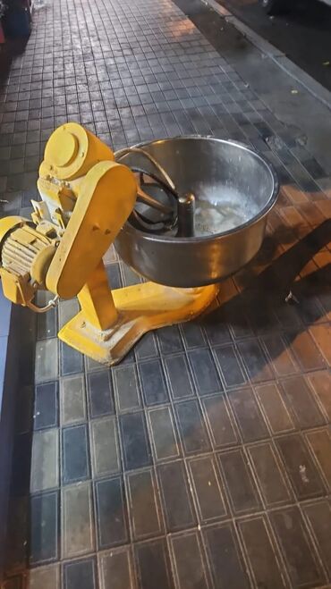 Sifarişlə masa və oturacaq dəstləri: 50 kq, İran, Nağd ödəniş