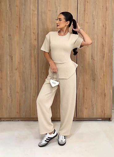 Kompleti: ✅Dvonodelni ženski komplet – top i pantalone
✅3200 — 7