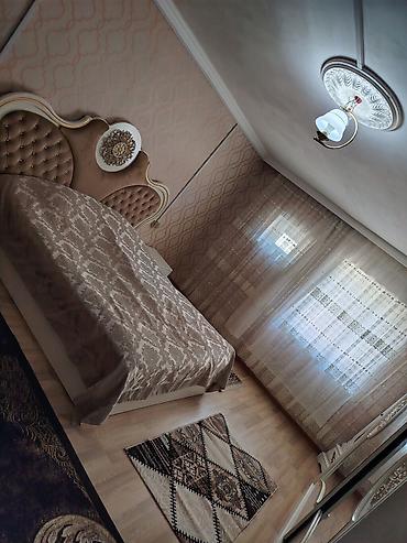 Qonaq otağı dəstləri: Təsvir: - Zövqlü şəkildə yığılmış, işıqlı zal: divar kağızları, tavan — 7