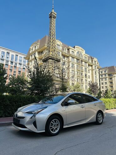 аренда авто с выкупом: Toyota Prius: 2018 г., 1.8 л, Вариатор, Гибрид, Хетчбек