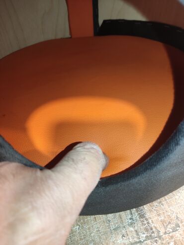 Yuvalar: Yuvarlaq dizaynlı, üzərində dəstəyi olan portativ pişik/kiçik heyvan — 11