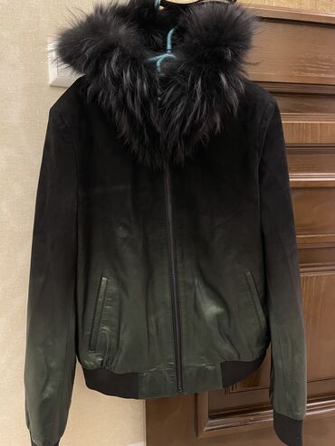 Кожаные куртки: Кожаная куртка, Классическая модель, Натуральная кожа, С капюшоном, M (EU 38)