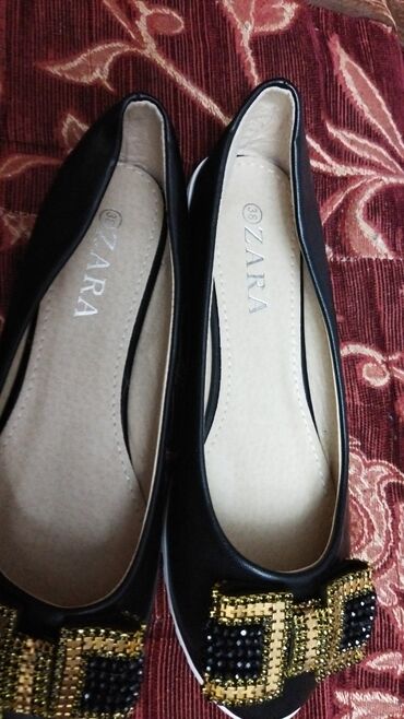 черная обувь: Продаю женскую обувь.размер 38 новые