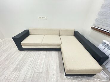 диван в комплекте с креслами: Диван-кровать, цвет - Бежевый, Б/у