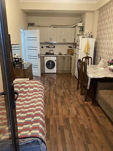 kirayə nzs: 2otaqlı mənzil – studiya tipli zal + mətbəx, ayrıca yataq otağı və — 1