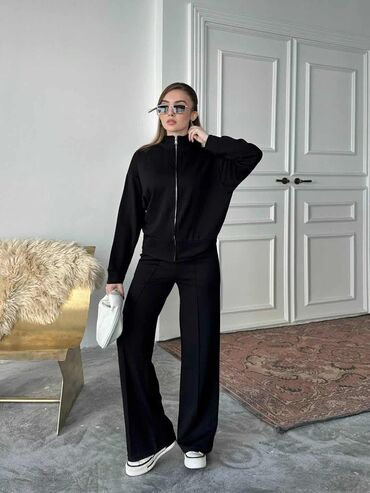 Gornji i donji deo: Komplet trenerka S M L XL 2XL Cena 3300 din — 6