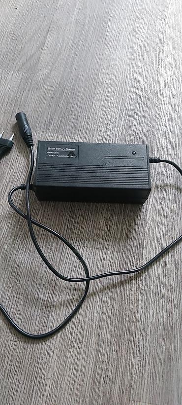 Продаю это зарядное устройство для литий‑ионных аккумуляторов (Li‑ion