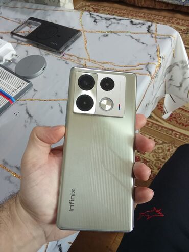 Infinix: Infinix Note 40 Pro, 256 GB, rəng - Gümüşü, Sensor, Simsiz şarj, Face ID