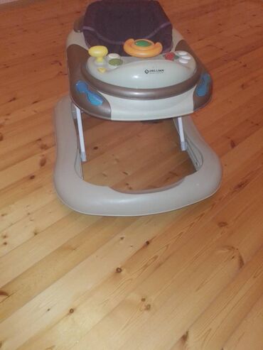 uşaq döşlükləri: Yürütəc .Heç bir problemi yoxdu.Önündə musiqili paneli var.Qətiyyən