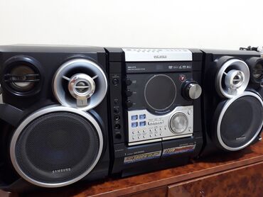 Karaoke: 3800 W Güclü səs sistemi . 2 Basoviki və 2 Səs Kalonkaları Aux